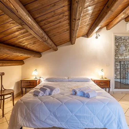 The And Art Seahorse House * Vittoria